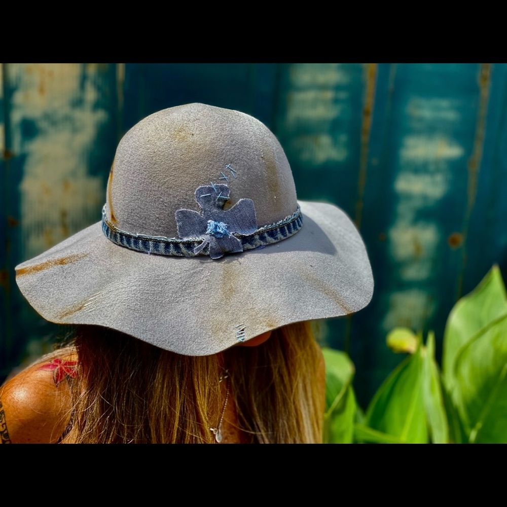 Gray Wide Brim Hat with Denim Flower Accent